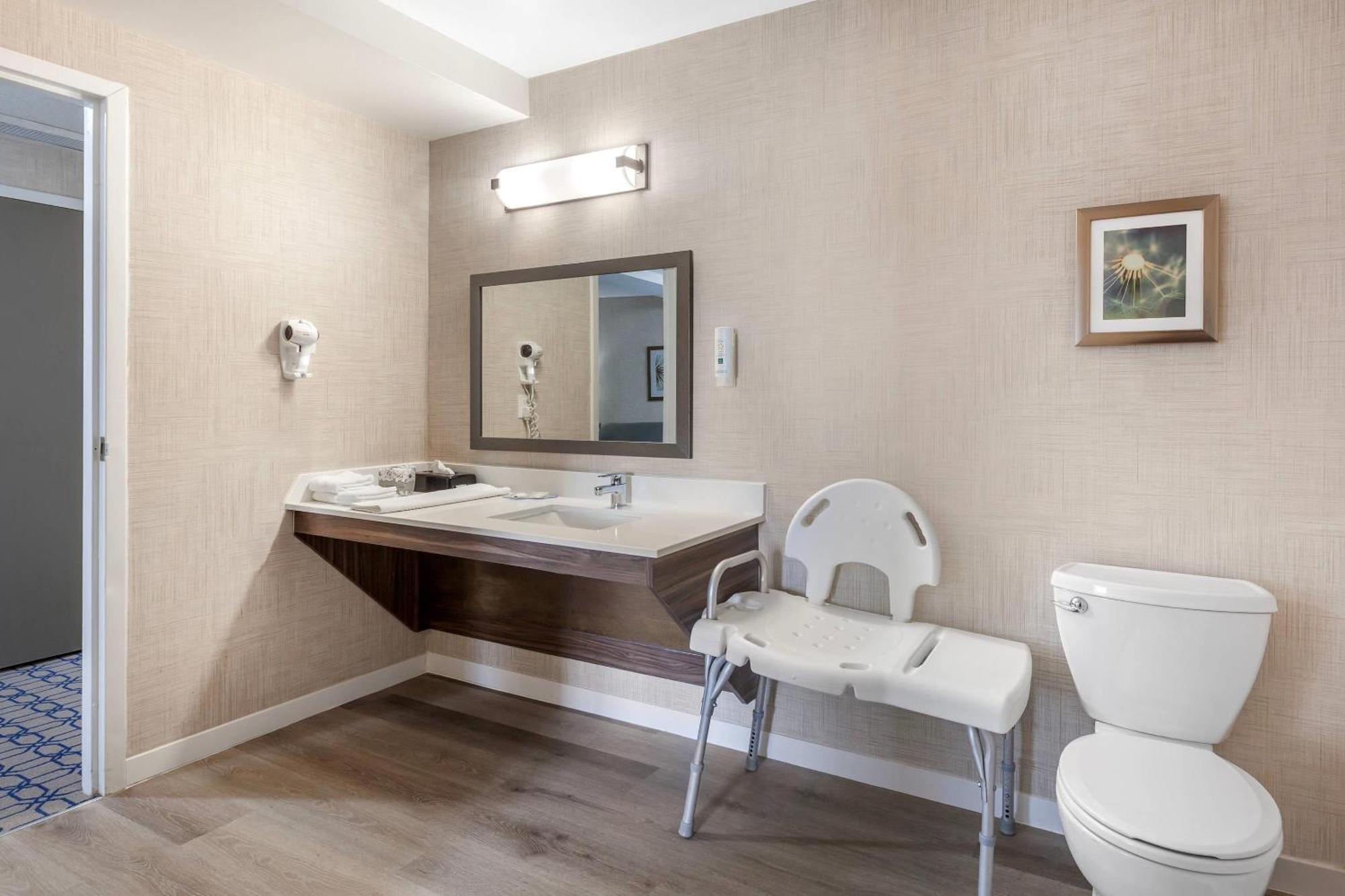 Quality Suites Whitby Eksteriør bilde